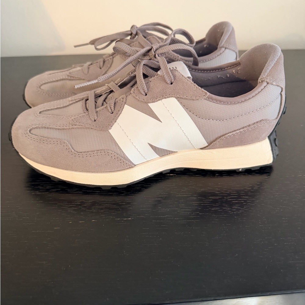 New Balance 327 Kids 6.5/Womens 8/39